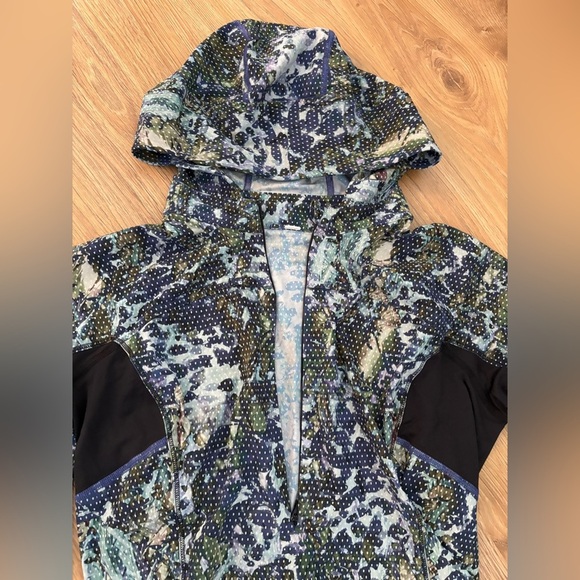 Lululemon Runbeam Hoodie - Picture 4 of 8